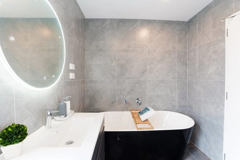 Photo of property in 1/31 Normandy Place, Henderson, Auckland, 0610