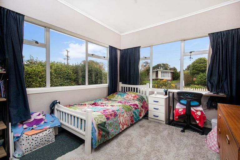 Photo of property in 37 Mckean Avenue, Manurewa, Auckland, 2102