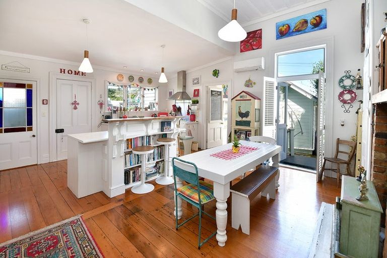 Photo of property in 2b Mcleod Street, Helensville, 0800