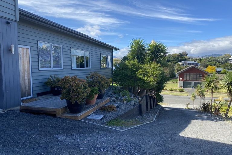 Photo of property in 69 Queens Road, Waikanae Beach, Waikanae, 5036