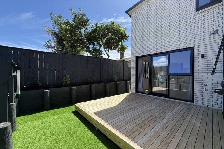 Photo of property in 28d Kereru Street, Henderson, Auckland, 0612