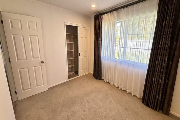Photo of property in 24 Crescent Hills Court, Northpark, Auckland, 2013