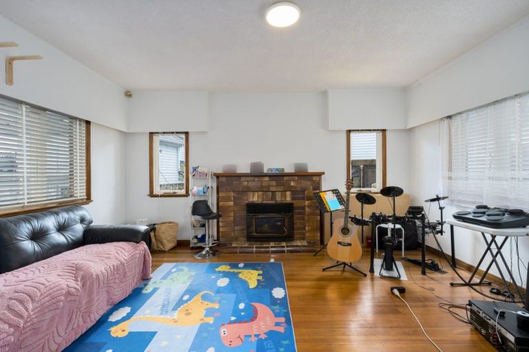 Photo of property in 86 Mcleod Road, Te Atatu South, Auckland, 0610