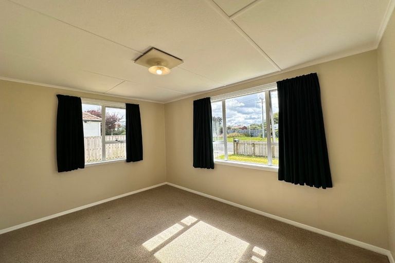 Photo of property in 27 Wilson Street, Waverley, 4510