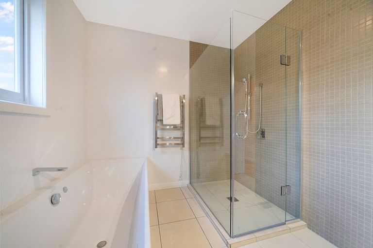 Photo of property in 68 Seabrook Avenue, New Lynn, Auckland, 0600