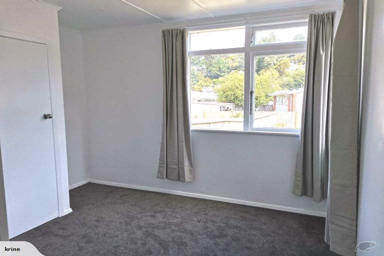 Photo of property in 35 Hanson Grove, Stokes Valley, Lower Hutt, 5019