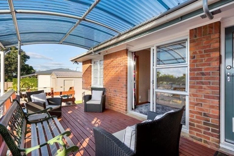 Photo of property in 20 Ward Crescent, Te Atatu Peninsula, Auckland, 0610