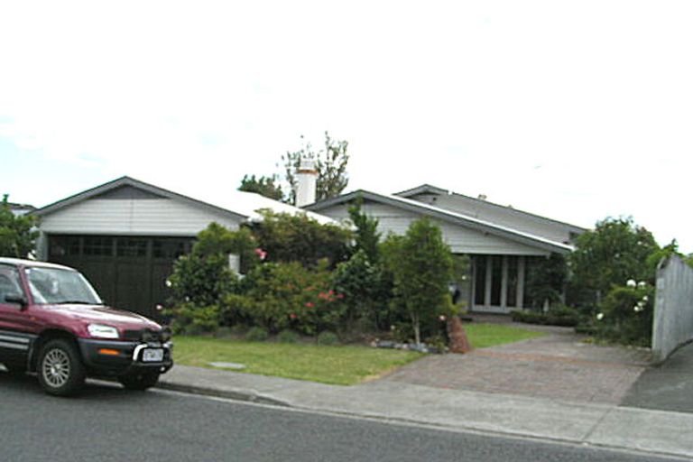 Photo of property in 1/1 Eversleigh Road, Belmont, Auckland, 0622