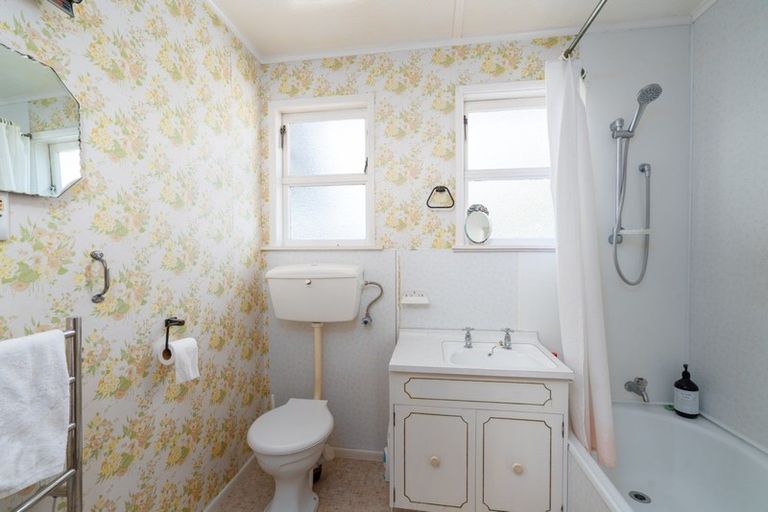 Photo of property in 32 Rainbow Drive, Rainbow Point, Taupo, 3330