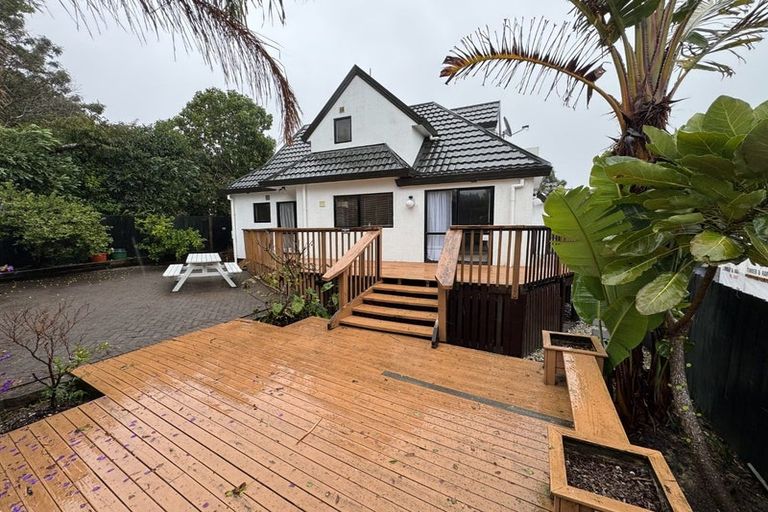 Photo of property in 2/4 Rakaia Rise, Clover Park, Auckland, 2019
