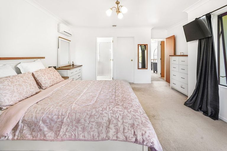 Photo of property in 18 Longwood Place, Harrowfield, Hamilton, 3210