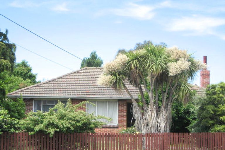 Photo of property in 77 Cuffs Road, Wainoni, Christchurch, 8061