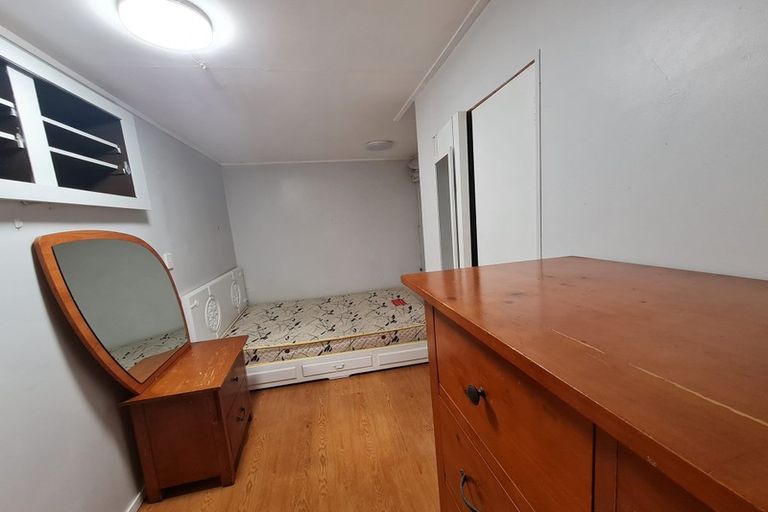 Photo of property in 15 Noeleen Street, Glenfield, Auckland, 0629