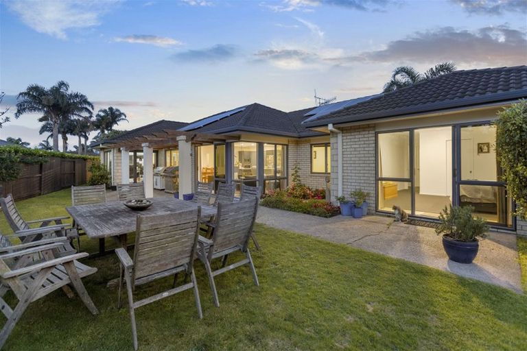 Photo of property in 24 Saint Heliers Place, Papamoa Beach, Papamoa, 3118