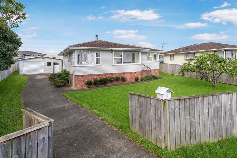 Photo of property in 5 Rainbow Place, Wattle Downs, Auckland, 2103