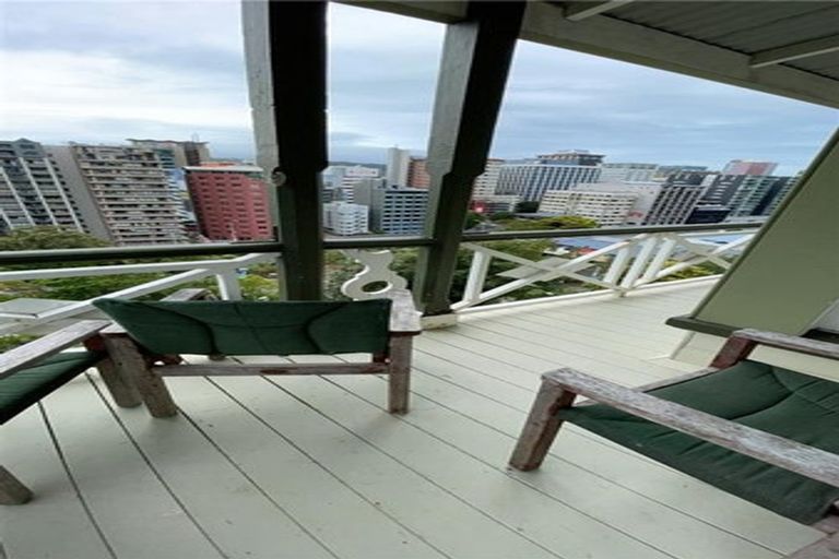 Photo of property in 1/14 Clifton Terrace, Kelburn, Wellington, 6012