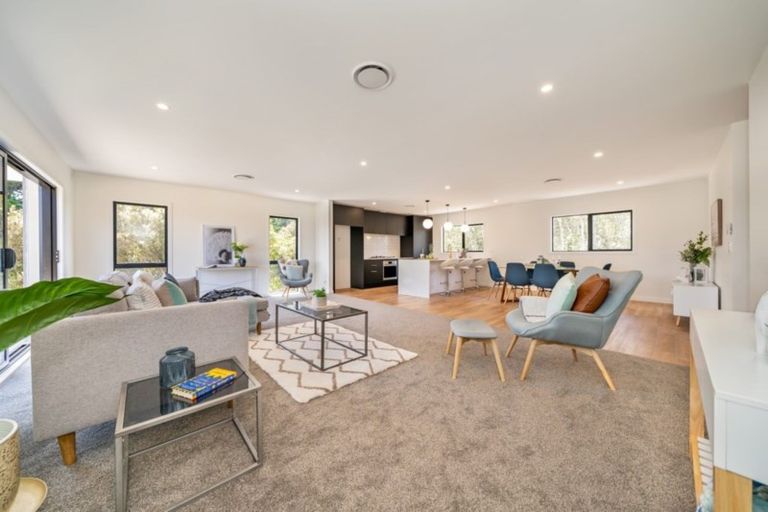 Photo of property in 45 Mount Marua Way, Timberlea, Upper Hutt, 5018