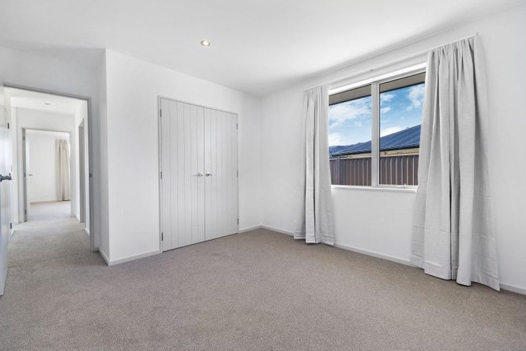 Photo of property in 12 Crabbe Place, Cromwell, 9310