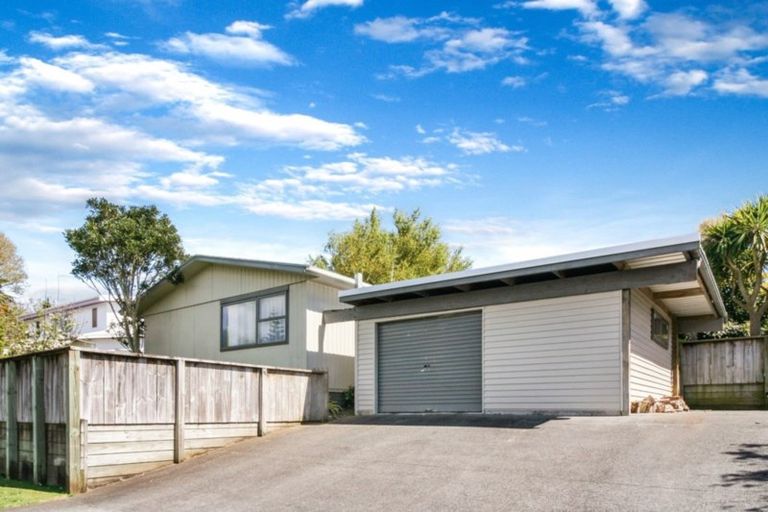 Photo of property in 4 Benbow Place, Westown, New Plymouth, 4310