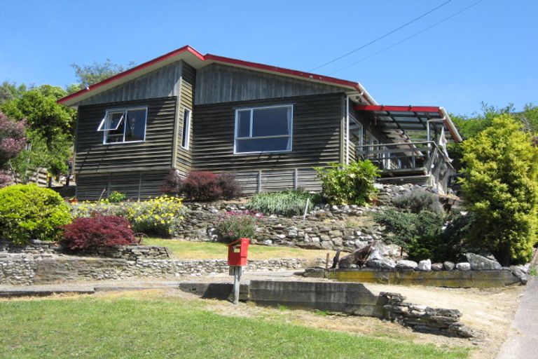 Photo of property in 23 Durham Street, Picton, 7220