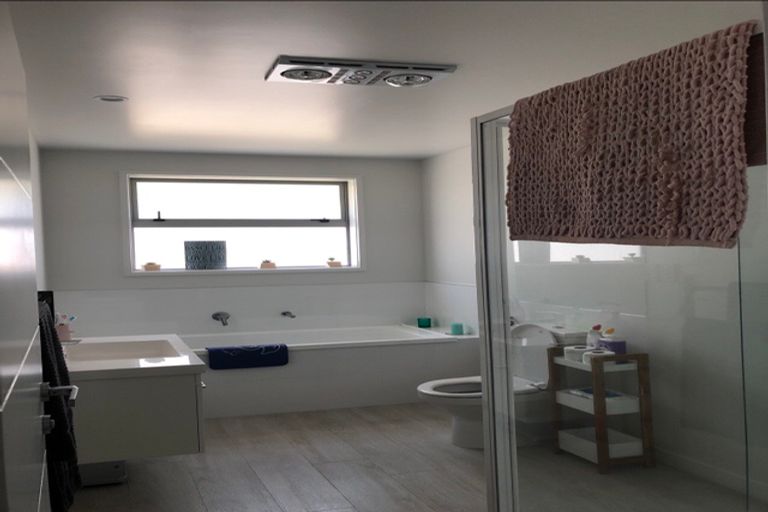 Photo of property in 71 Harding Drive, Papamoa Beach, Papamoa, 3118