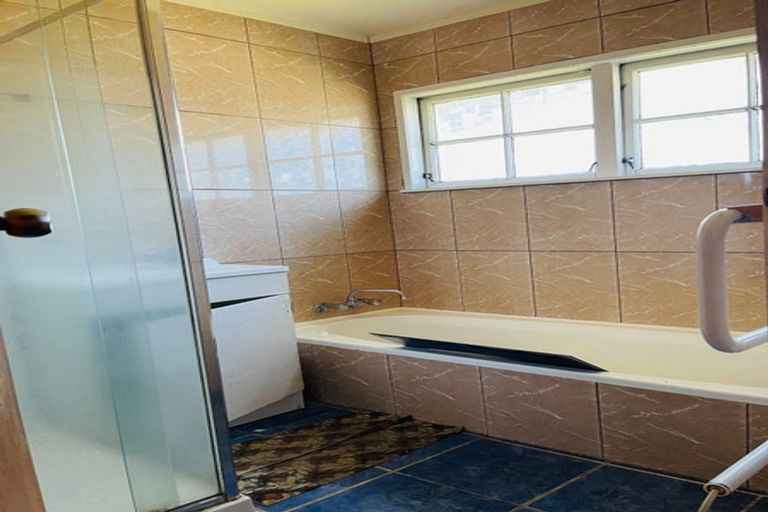 Photo of property in 422 Roscommon Road, Clendon Park, Auckland, 2103