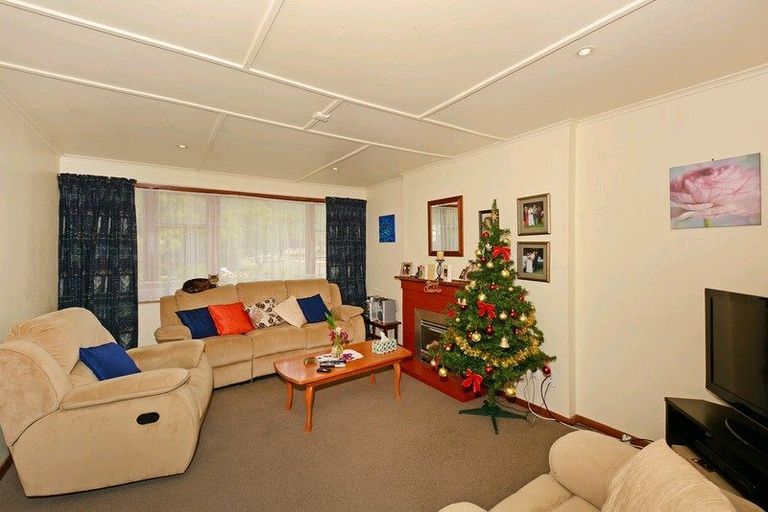 Photo of property in 16 Hazel Street, Ebdentown, Upper Hutt, 5018