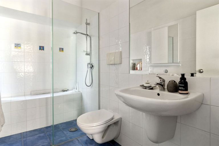 Photo of property in 28 Seaview Road, Otumoetai, Tauranga, 3110