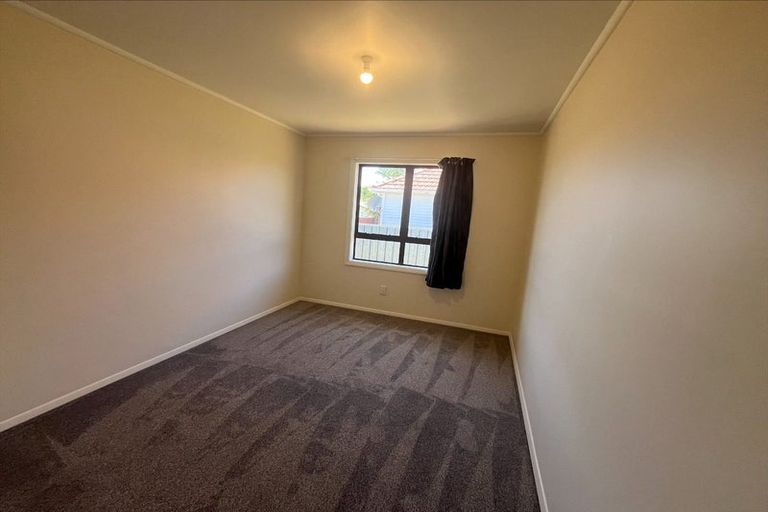 Photo of property in 15a Queenwood Road, Levin, 5510