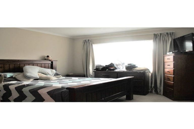 Photo of property in 2 Cambrian Crescent, Flat Bush, Auckland, 2016