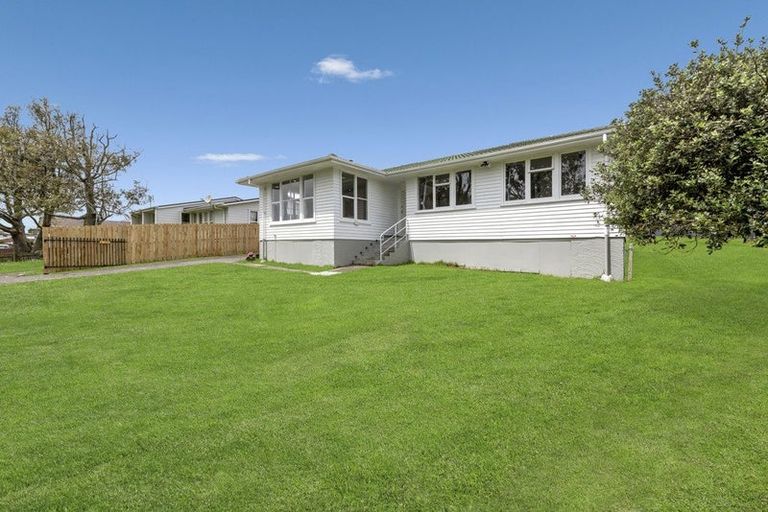 Photo of property in 56 Kemble Close, Mangere, Auckland, 2022