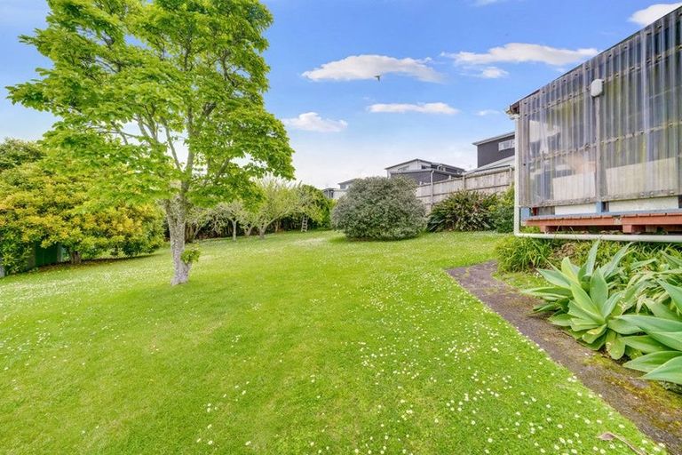 Photo of property in 10 Kapuka Road, Mangere Bridge, Auckland, 2022