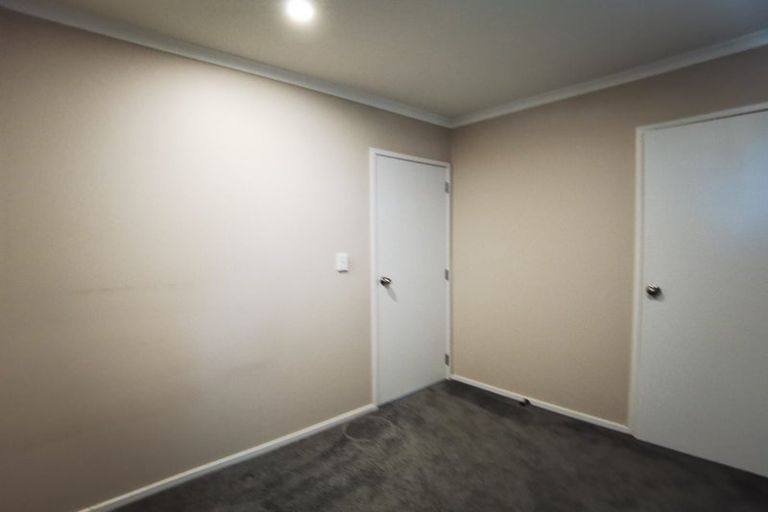 Photo of property in 9 Lisa Rise, Half Moon Bay, Auckland, 2012