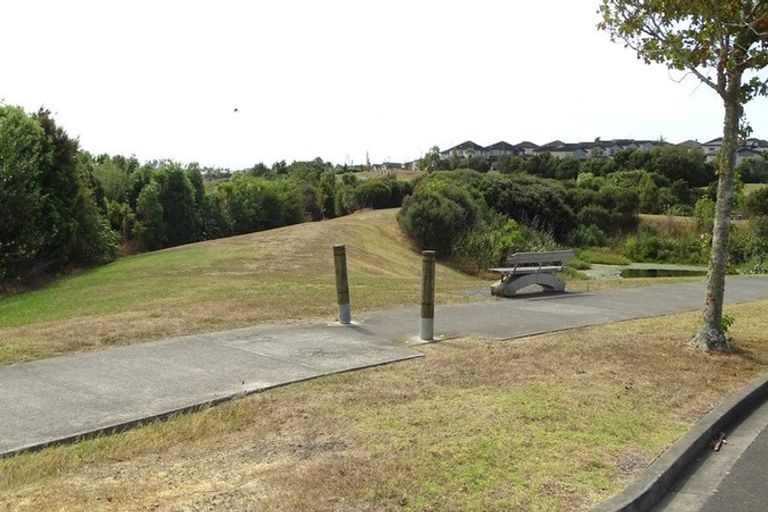 Photo of property in 28 Salford Crescent, Flat Bush, Auckland, 2019