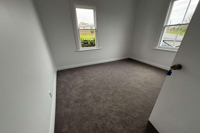 Photo of property in 222 Bridge Street, Eltham, 4322