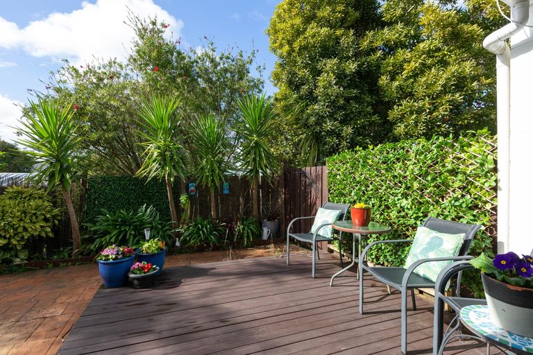 Photo of property in 4/109a Te Atatu Road, Te Atatu South, Auckland, 0610
