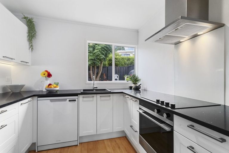 Photo of property in 1/12 Steen Place, Mangere Bridge, Auckland, 2022