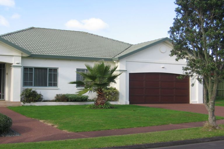 Photo of property in 1 Connemara Court, West Harbour, Auckland, 0618