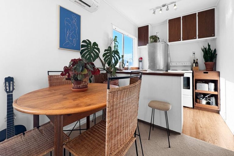 Photo of property in 4/218 Onepu Road, Lyall Bay, Wellington, 6022