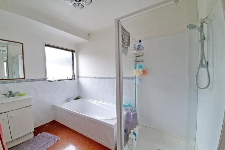 Photo of property in 16 Mallard Place, Unsworth Heights, Auckland, 0632