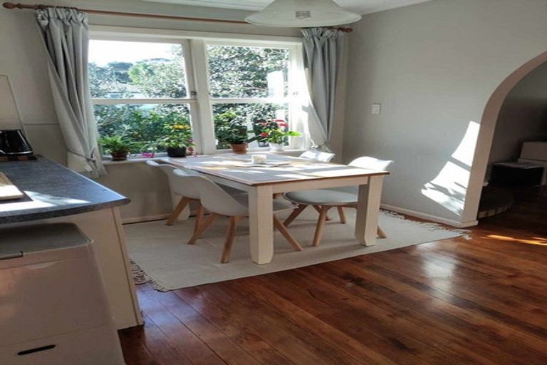 Photo of property in 5 Barrys Road, Glendene, Auckland, 0602