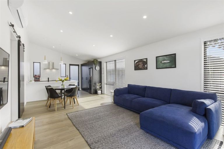 Photo of property in 9a William Bayes Place, Red Beach, 0932