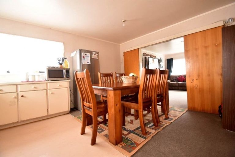 Photo of property in 2/3 Secretariat Place, Randwick Park, Auckland, 2105
