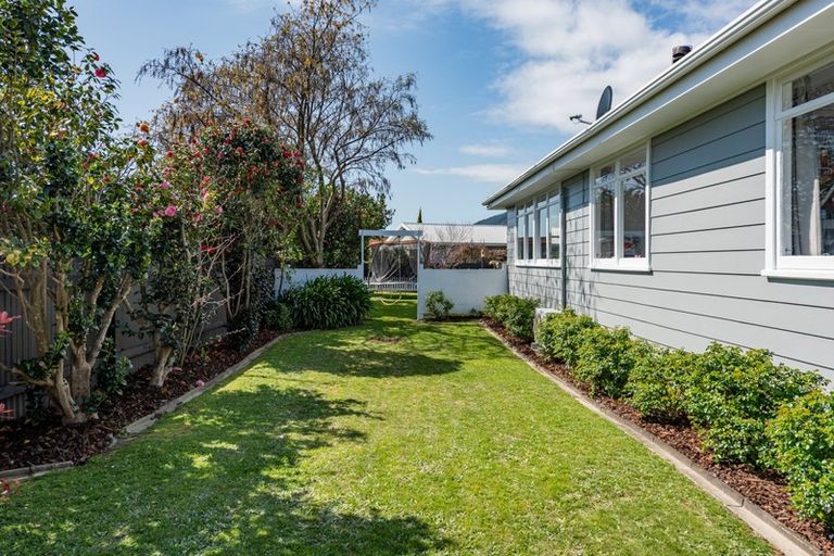 Photo of property in 3 Martin Street, Waikanae, 5036
