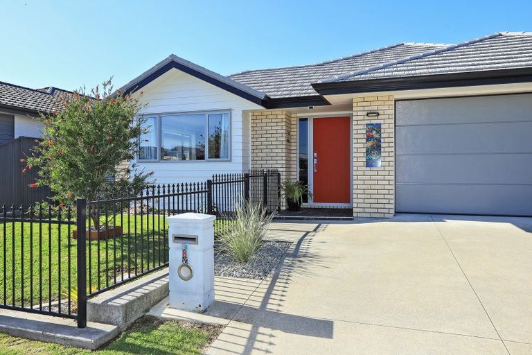 Photo of property in 8 Manganui Place, Te Awa, Napier, 4110