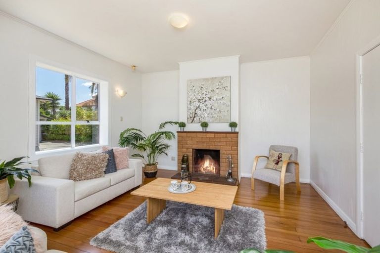 Photo of property in 26 Queensway, Three Kings, Auckland, 1024