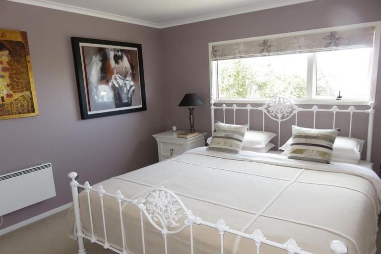 Photo of property in 49 Dress Circle, Newlands, Wellington, 6037