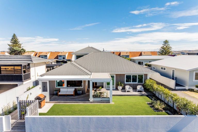Photo of property in 3 The Esplanade, Westshore, Napier, 4110