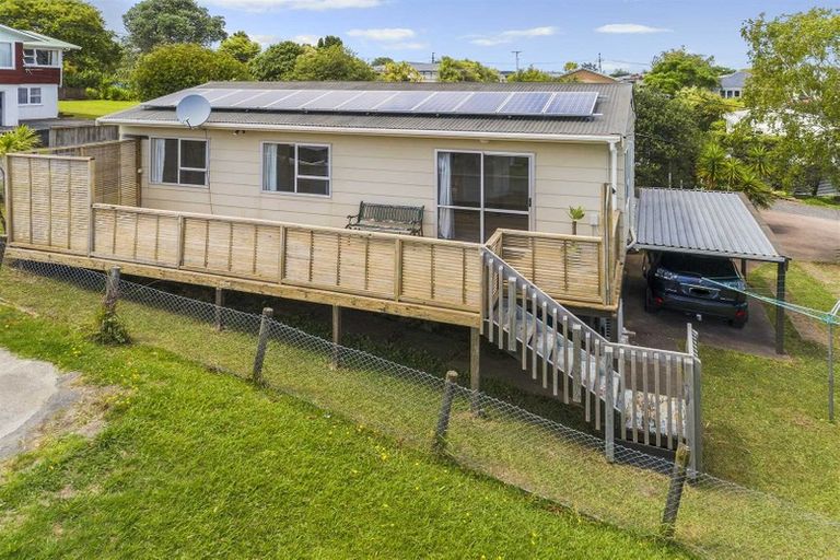 Photo of property in 2/25 Tawa Road, Te Atatu Peninsula, Auckland, 0610