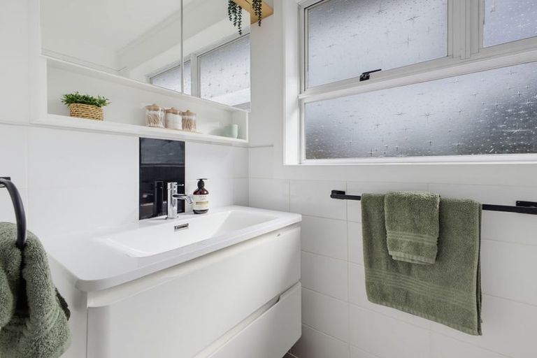 Photo of property in 2 Bromley Place, Westown, New Plymouth, 4310